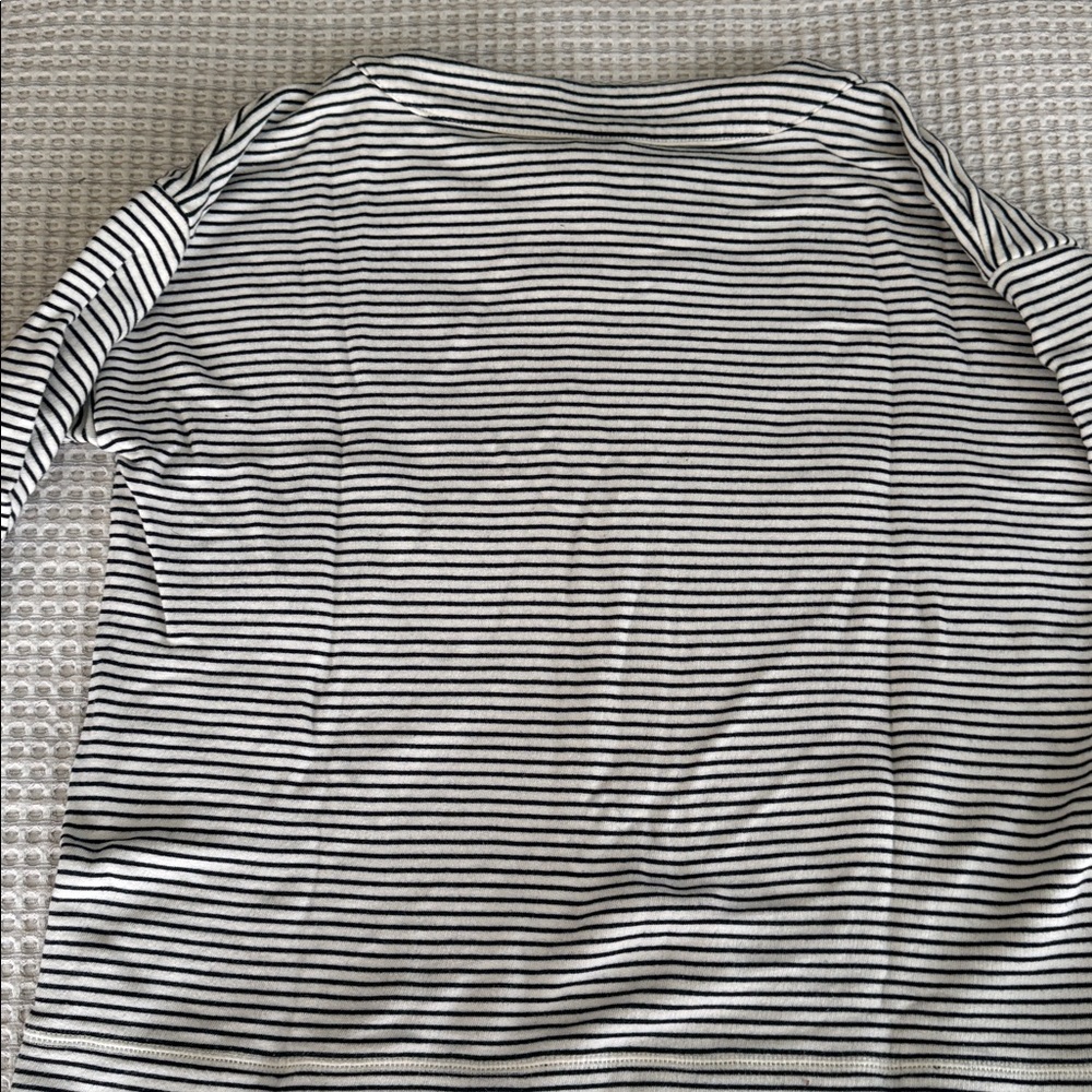 Vineyard Vines Black & White Striped Lace-Up Pullover size Medium - Picture 6 of 6